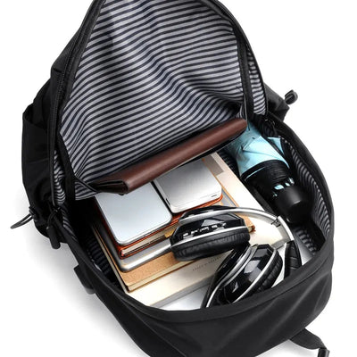 Anthony | Wasserdichtes Reise -Rucksack mit USB -Ladeanschluss