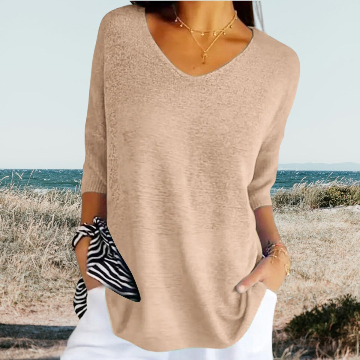 Gerda Damen Top – Leichtes V-Ausschnitt Design, Sommermode in Weiß und Rot-1