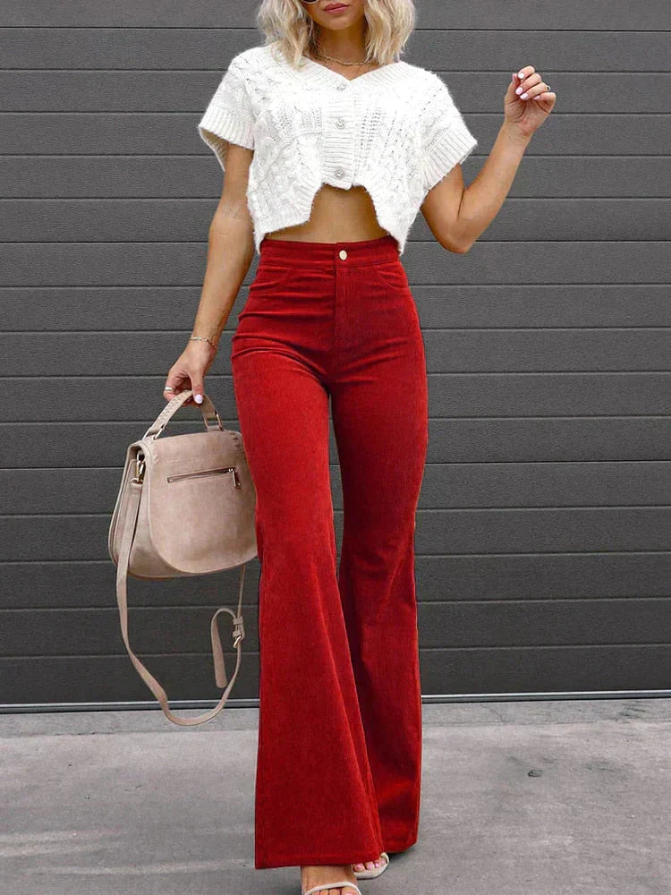 Daniela | Retro-Chic mit Schlag und Cord Hosen
