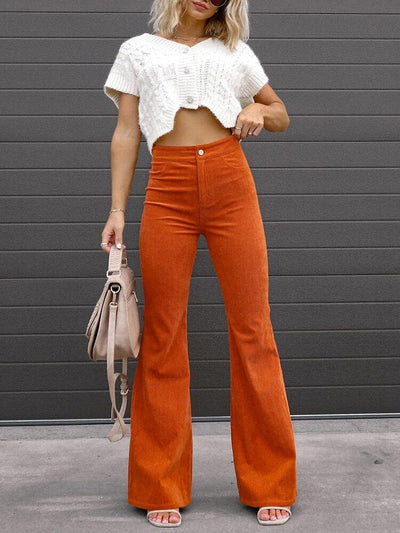 Daniela | Retro-Chic mit Schlag und Cord Hosen
