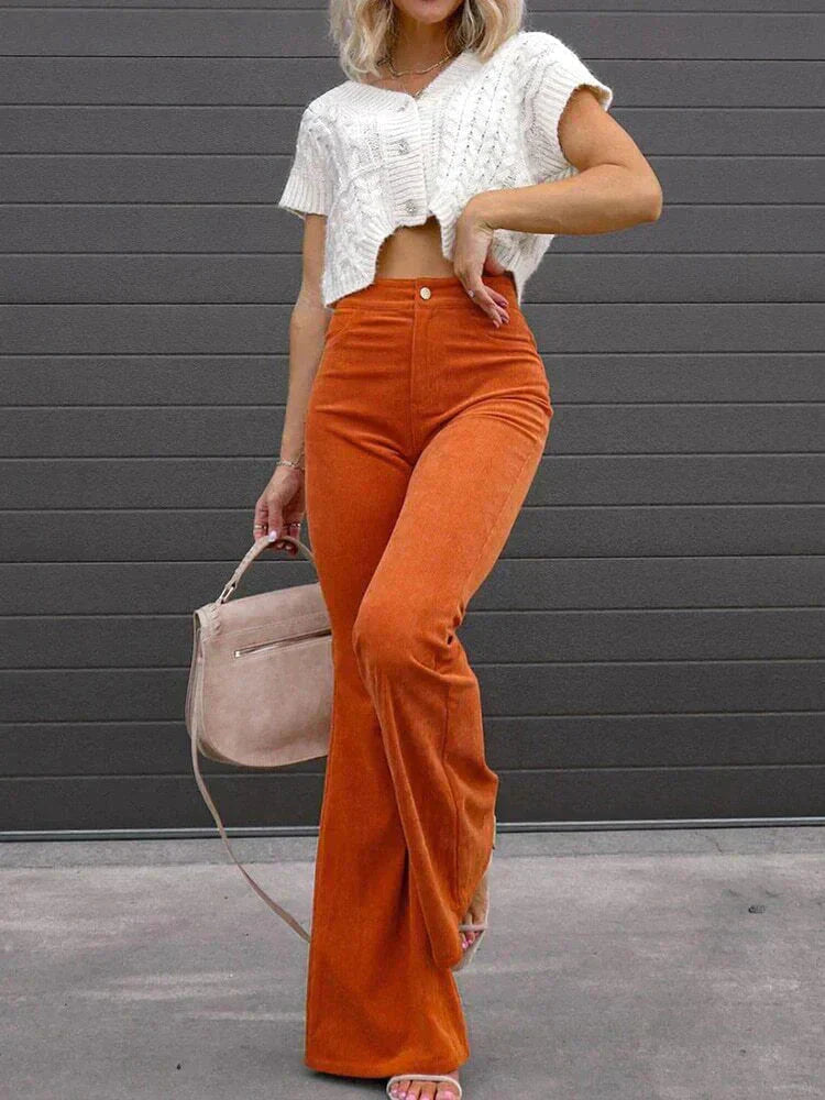 Daniela | Retro-Chic mit Schlag und Cord Hosen