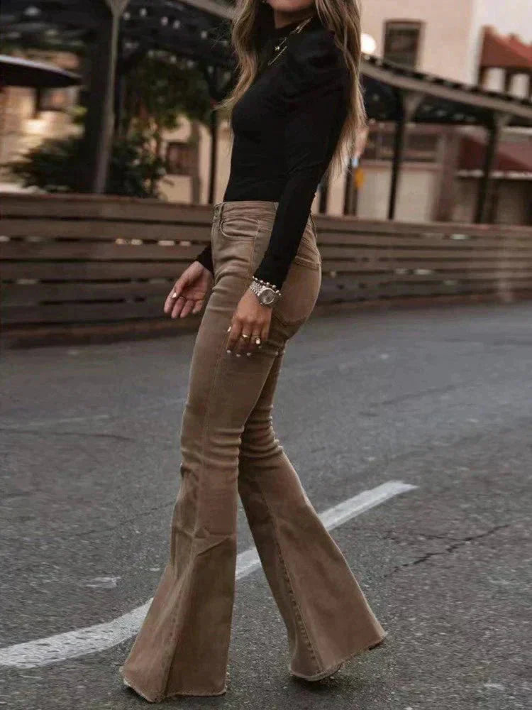 Daniela | Retro-Chic mit Schlag und Cord Hosen