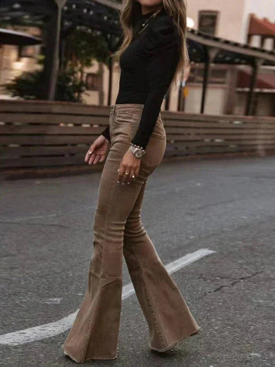 Daniela | Retro-Chic mit Schlag und Cord Hosen