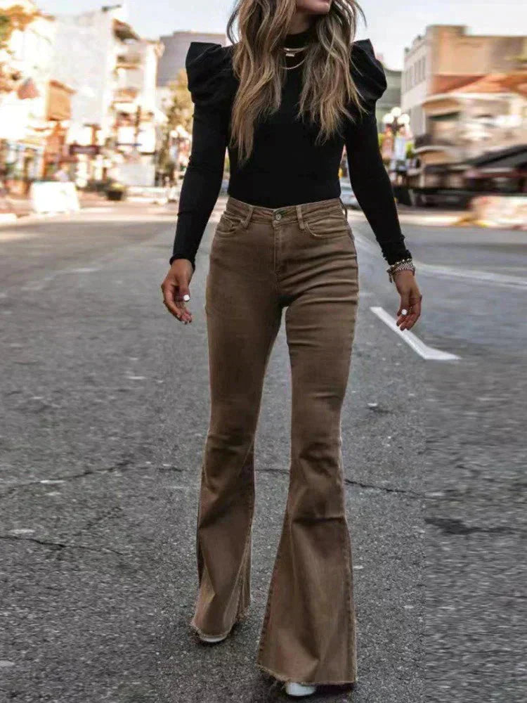 Daniela | Retro-Chic mit Schlag und Cord Hosen