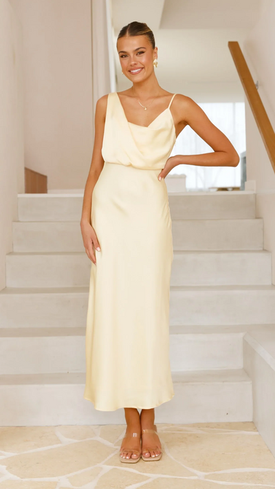 Sabine | Elegant mit Trägern & Gekreuztem Rücken Robe