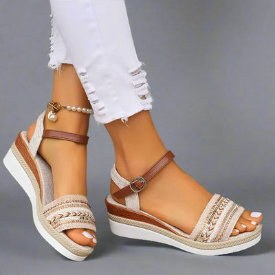 Emily | Geflochtenes Design und verstellbare Gurte Sandalen