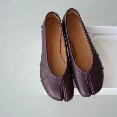 Claudia | Flache Dirndl Schuhe mit Geteilter Spitze