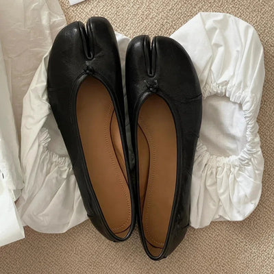 Claudia | Flache Dirndl Schuhe mit Geteilter Spitze