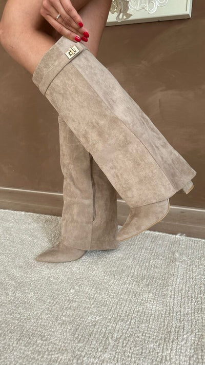 Elisara | Kniehohe Stiefel Wildleder mit Verstecktem Keilabsatz
