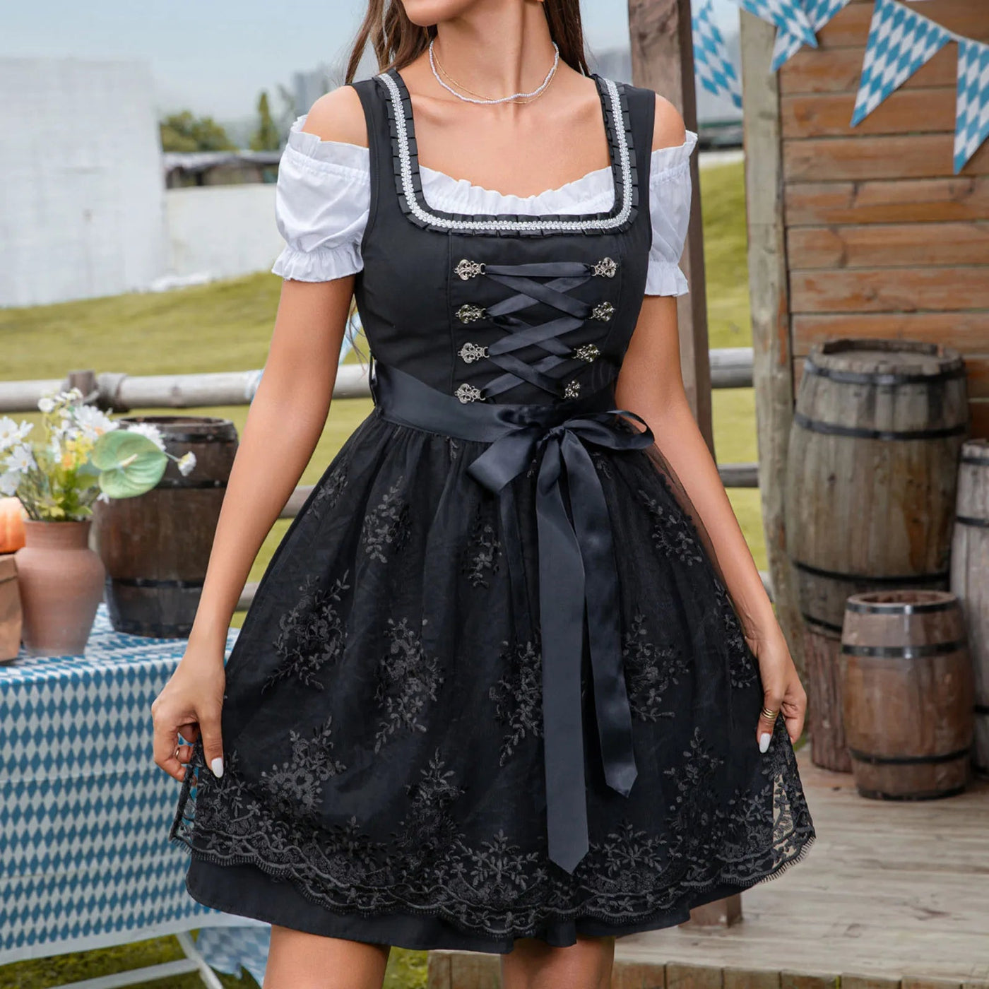 Christina | Klassisches Dirndl-Festkleid im traditionellen Stil
