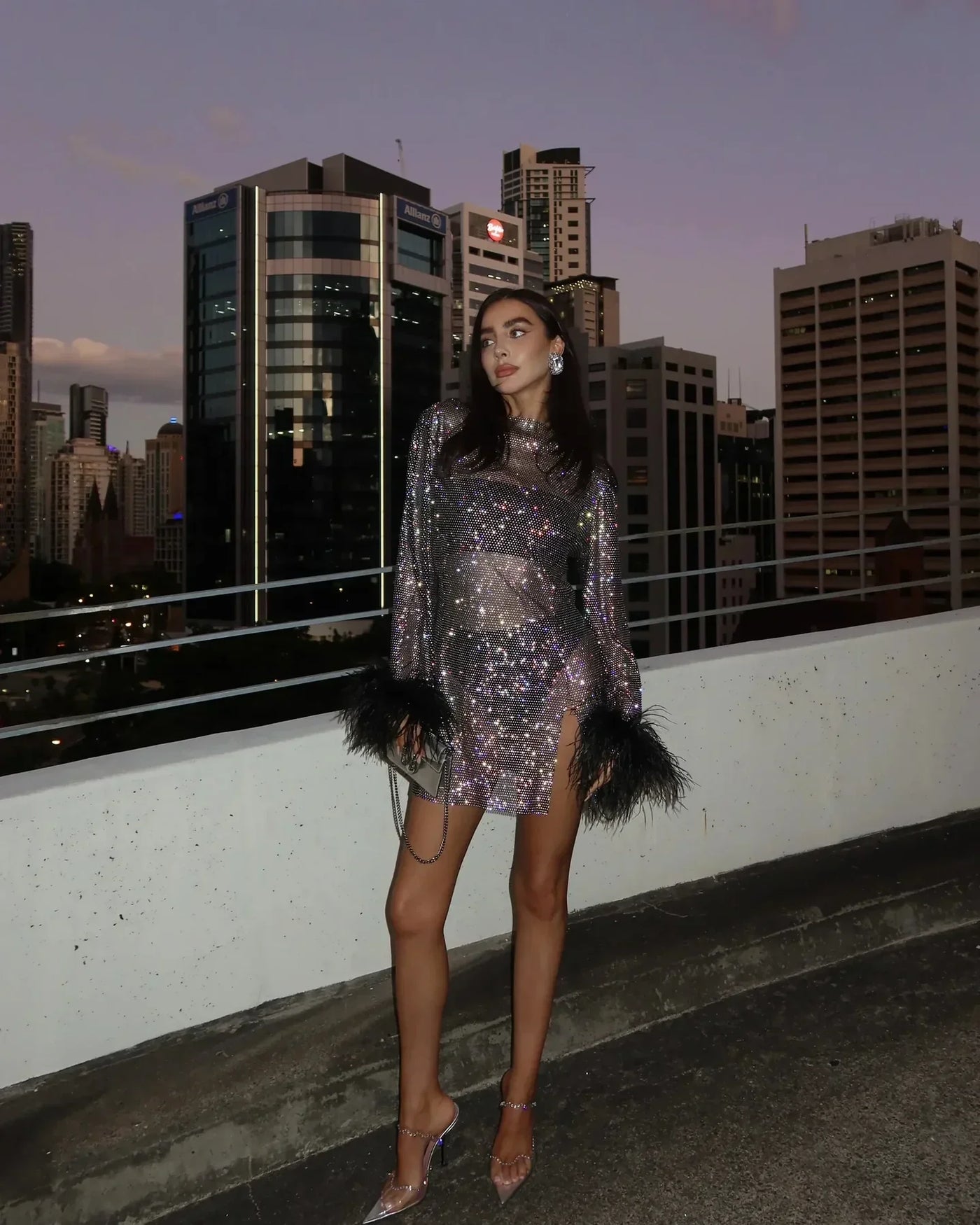 Barbara | Minikleid Kurz Elegant mit Glamourösen Metallic Manschetten