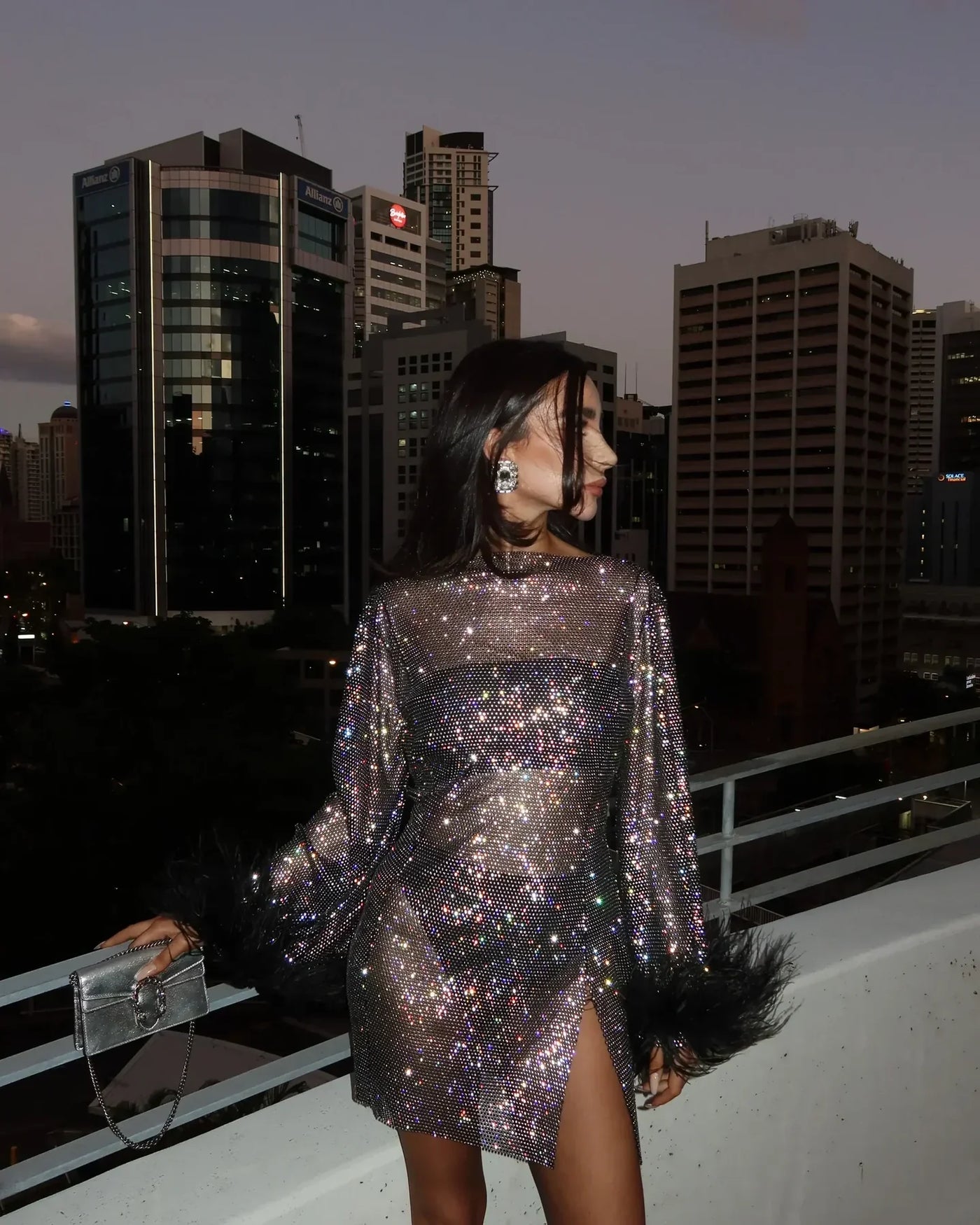 Luna | Minikleid Kurz Elegant mit Glamourösen Metallic Manschetten-3