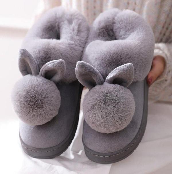 Malvina | Plüschige Winterhausschuhe mit Hasenmotiv und Bommel