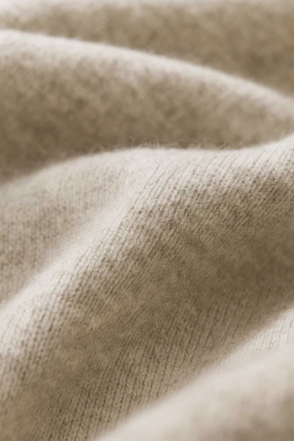 Merino | Herren Strickjacke Schwarz V-Ausschnitt aus 100% Merinowolle für stilvolle Lagenlooks 2