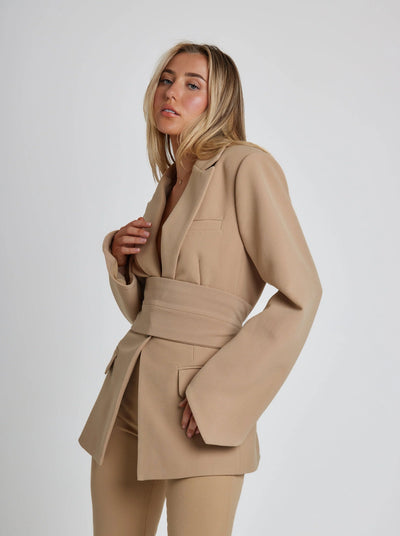 Renata | Eleganter Blazer mit Gürtel