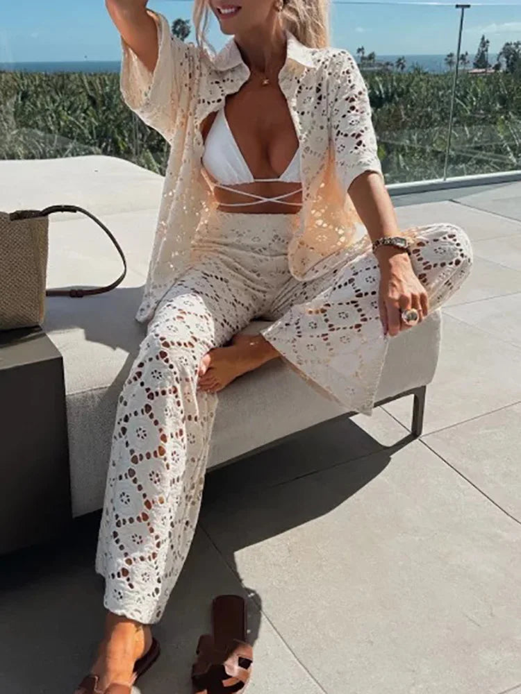 Alina | Zweiteiliges Outfit mit Spitzen-Ausschnitten und Weiten Hosen