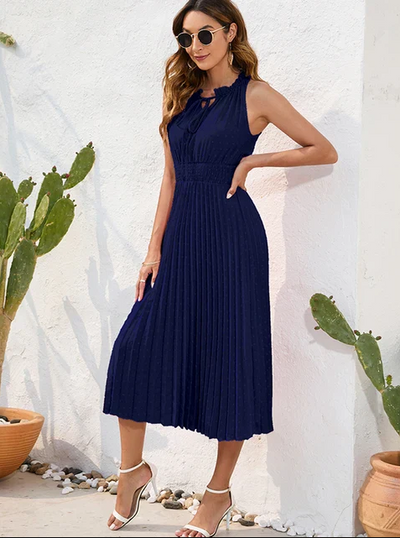 Carla | Festliches Plissiertes Damenkleid mit Neckholder-Ausschnitt