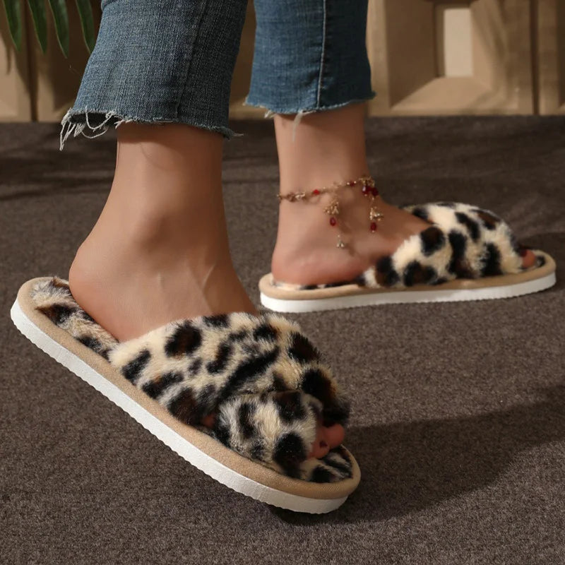 Silvia | Cross-Design Hausschuhe mit rutschfester Innensohle, bequem und atmungsaktiv