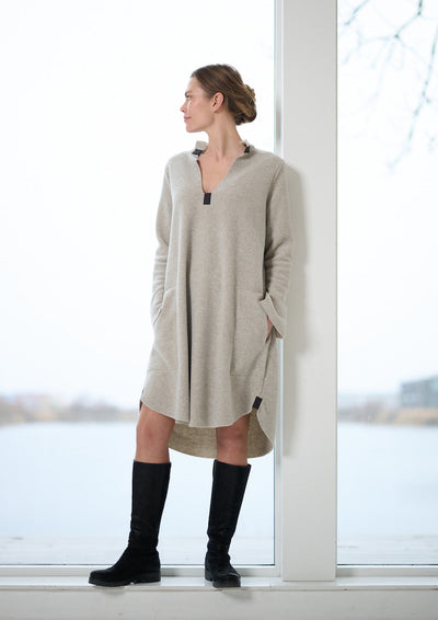 Julia | Kleid mit V-Ausschnitt