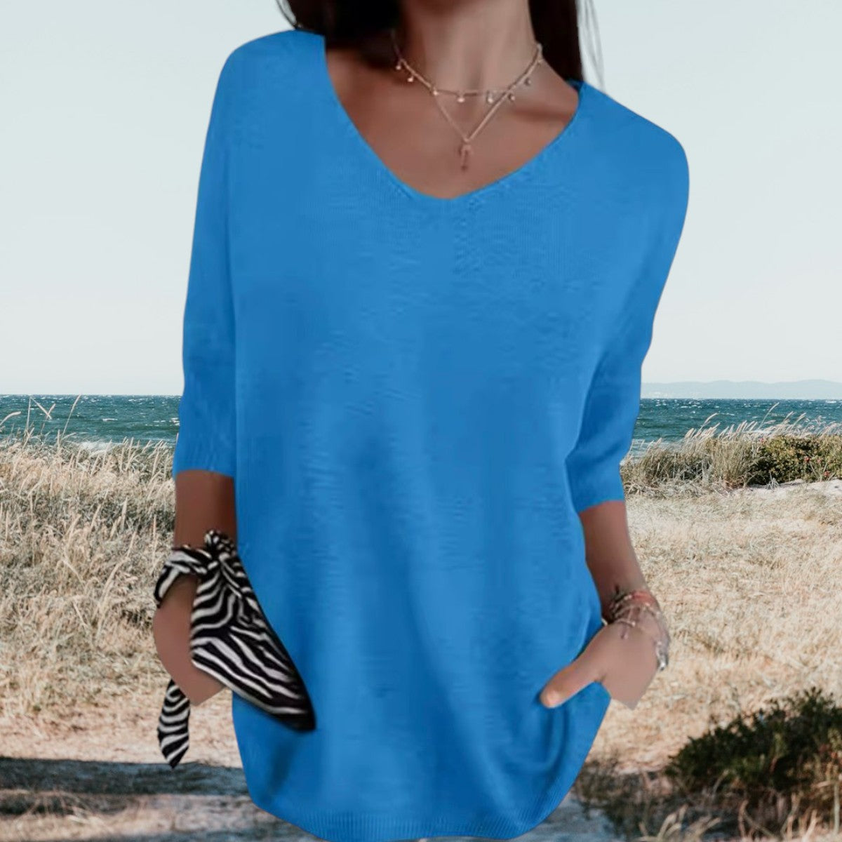 Sophia | Top  Leichtes V-Ausschnitt Design, Sommermode in Weiß und Rot