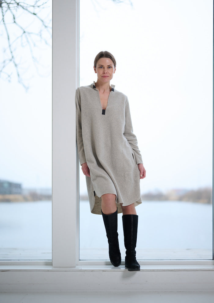 Julia | Kleid mit V-Ausschnitt